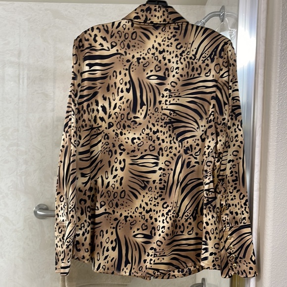 St John Collection Sz 8 Leopard Print Silk Blouse. - Picture 2 of 5